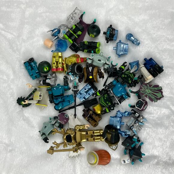 Roblox Action Figure Parts Lot 30+ Pc Bodies Armor Heads Weapons Accessories Mix - Picture 2 of 4